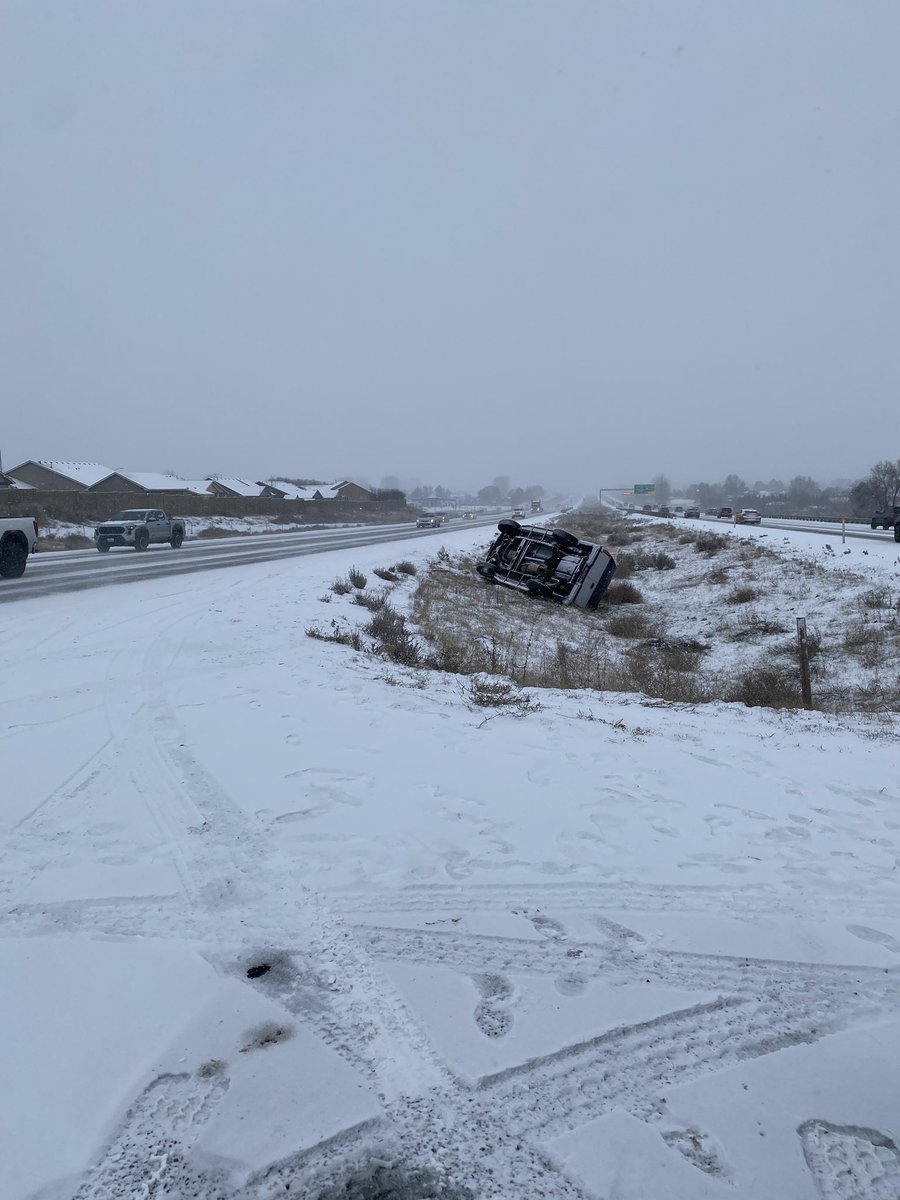 WSPElProtector's tweet image. We have more snow in the forecast. Remember to as 🏎️slow it down, ↔️increase following distance, 📵avoid all distractions when driving and 💡turn on your headlights. #winter #snow #traffic safety #slowitdown #ice