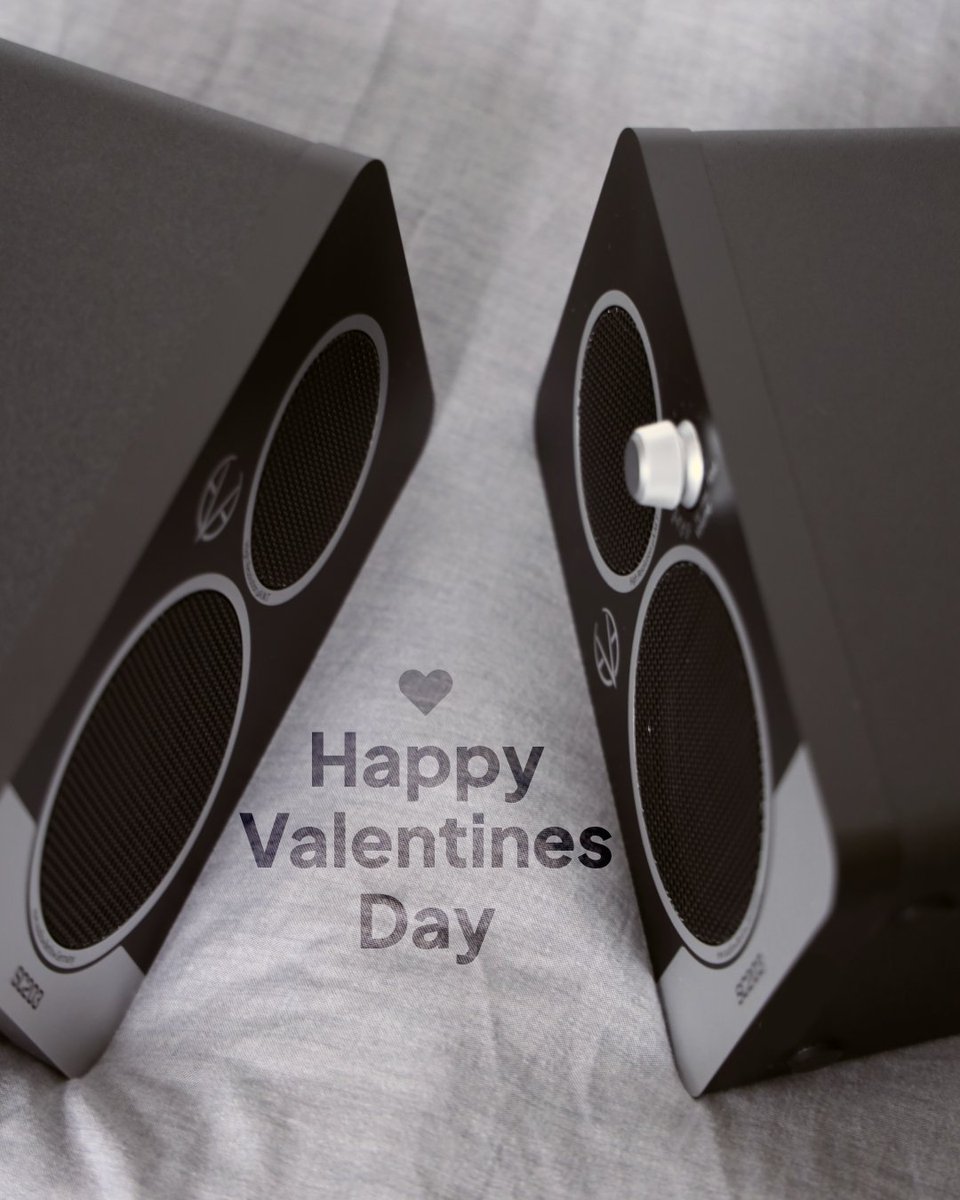 EveAudio's tweet photo. Couple goals 🌹❤️
#EVEAudio #StudioMonitors #SC203 #DeskMonitors #CoupleGoals #ValentinesDay https://t.co/2esSddEsUd