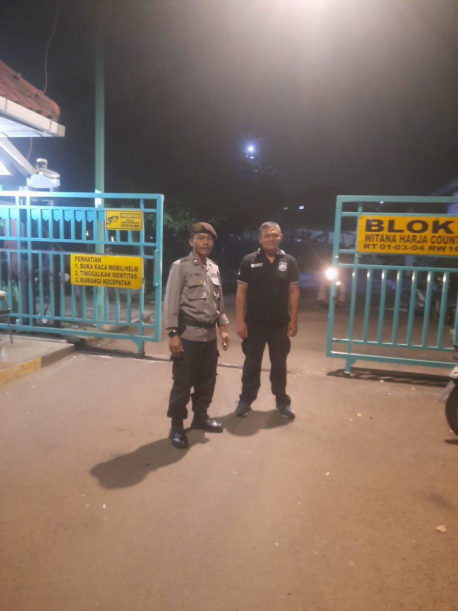 pamulang_polsek's tweet photo. AIPTU L. SWARDI  R. SH Melaksanakan Patroli Dialogis Guna Antisipasi Gangguan Kamtibmas Serta Antisipasi Curat , Curas Dan Curanmor , Koordinasi dengan Bapak BUDI selaku security PERUM. WITANA HARJA BLOK C, Kel. Pamulang Barat, Kec.Pamulang, Situasi Aman , Terkendali - Kondusif. https://t.co/ON5B0izTzR