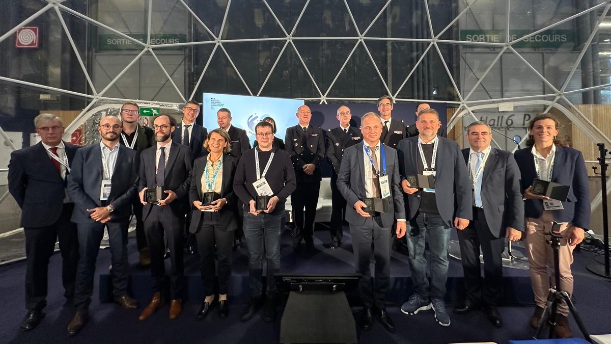 💡𝗟𝗼𝗼𝗸𝗶𝗻𝗴 𝗕𝗮𝗰𝗸 𝗮𝘁 𝘁𝗵𝗲 𝗙𝗶𝗿𝘀𝘁 𝗗𝗿𝗼𝗻𝗮𝘁𝗵𝗹𝗼𝗻 𝗮𝘁 𝗘𝘂𝗿𝗼𝗻𝗮𝘃𝗮𝗹 𝟮𝟬𝟮𝟰 – 𝗔𝘄𝗮𝗿𝗱 𝗖𝗲𝗿𝗲𝗺𝗼𝗻𝘆🏆

👏Congratulations to all participants and the nine winners who received their trophies at the #Euronaval2024 exhibition.

#Innovations #Drone