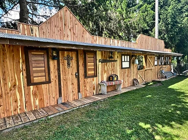 LumberBuffalo's tweet image. Love this privacy fence and the creativity!  Create your privacy fence with real cedar or redwood.  With good maintenance, it will last decades. hubs.li/Q03647qQ0
#woodart #becreative #cedarlumber #redwoodlumber #woodlovers #architects #builders #remodeling #diy