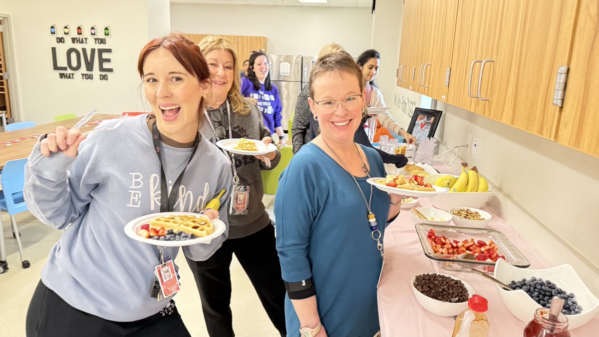 I can’t think of a BETTER way to start the day with our team than breakfast. You are SO LOVED! #rjlyear11 #NoPlaceLikeLee