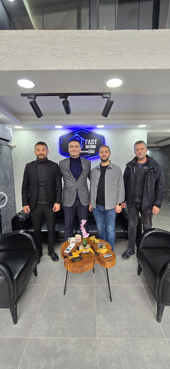 Değerli arkadaşımız Barış Özer ' in yeni  iş yerinde arkadaşlarla bir araya geldik.