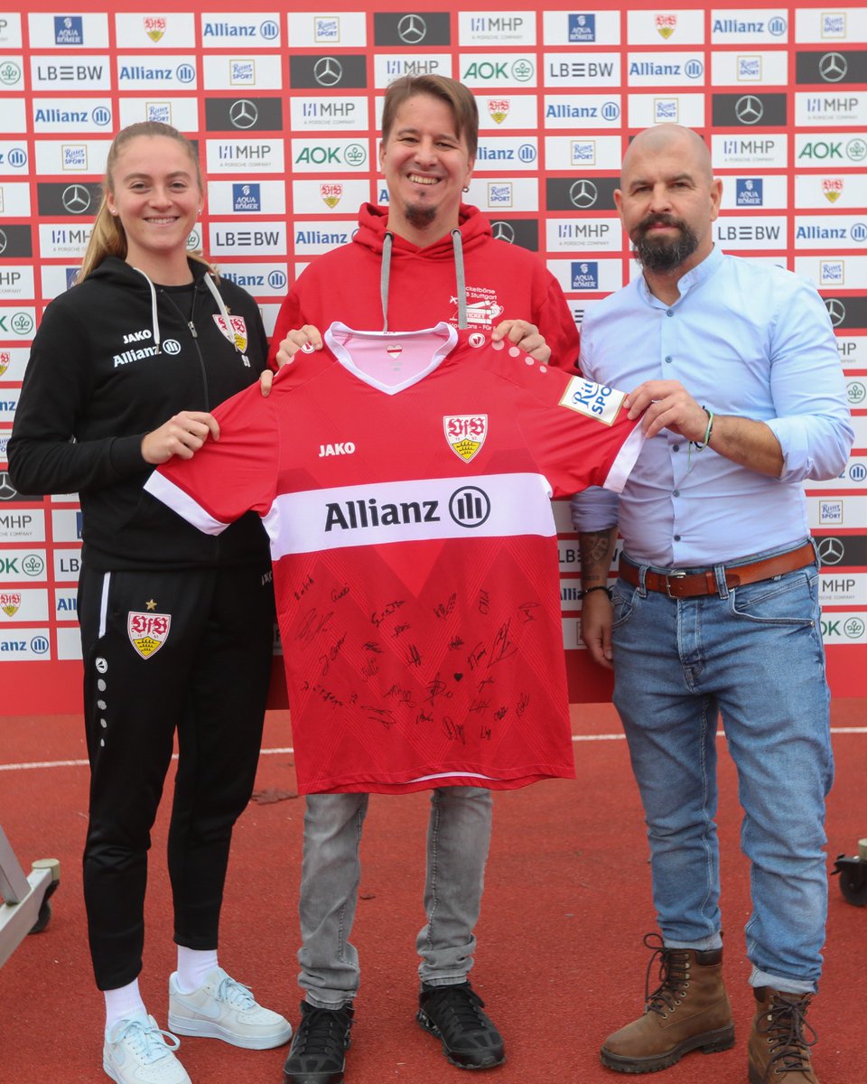 Versteigerung zu gunsten vom Förderkreis!
Frauen Trikot von dieser Saison!
Läuft bis 27.02 18.00 Uhr. 
Gebote nur per PN!
Aktuelles Gebot 200 €!
Gerne teilen!
#VfB #VfBFrauen  #sozialesengagement