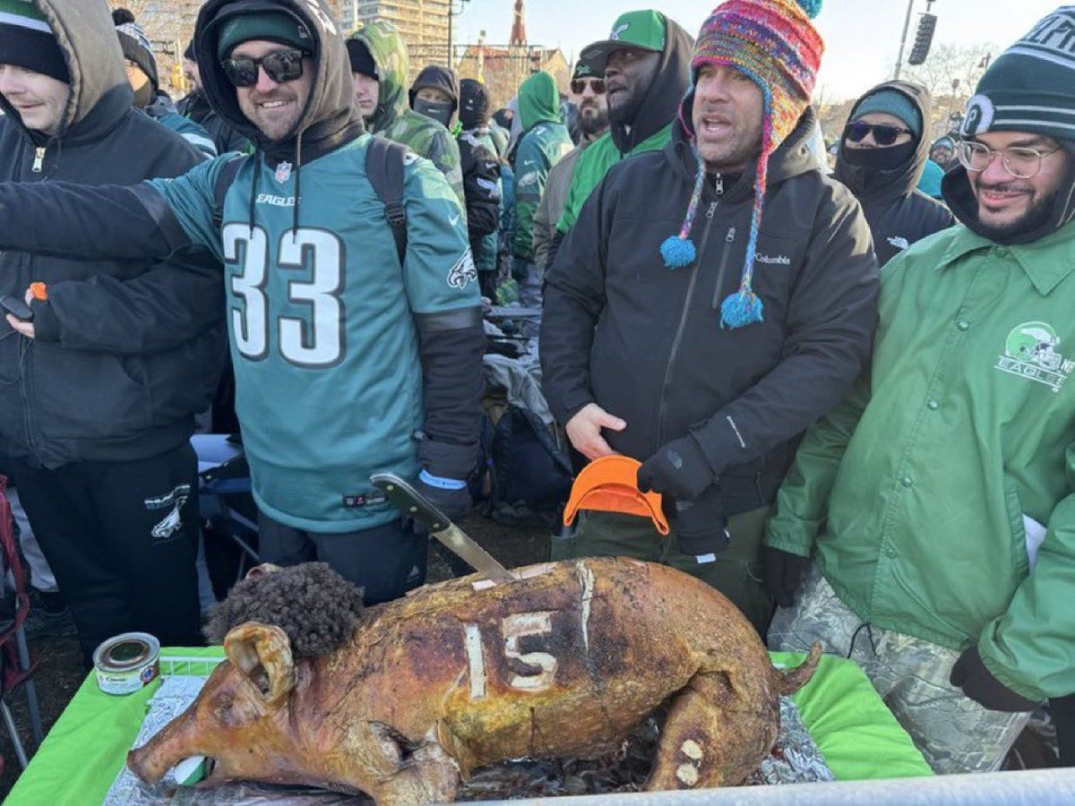 jasrifootball's tweet photo. #Eagles fans cooked up a pig and made it look like Patrick Mahomes… ☠️

Eagles fans are different. https://t.co/9EeZox2g9P