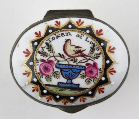 darlingantique's tweet image. V Day Thread: I got you this collection of Romantic antique Patch Boxes to swoon over. Happy V Day! 💘 

Be my Valentine &amp;amp; Follow @darlingantiqueco 💌

#snuffbox #bilstonbox #patchbox #batterseabox #antiques #etsy #valentinesday #vintage #romantic #rococo #regency #love #selkie