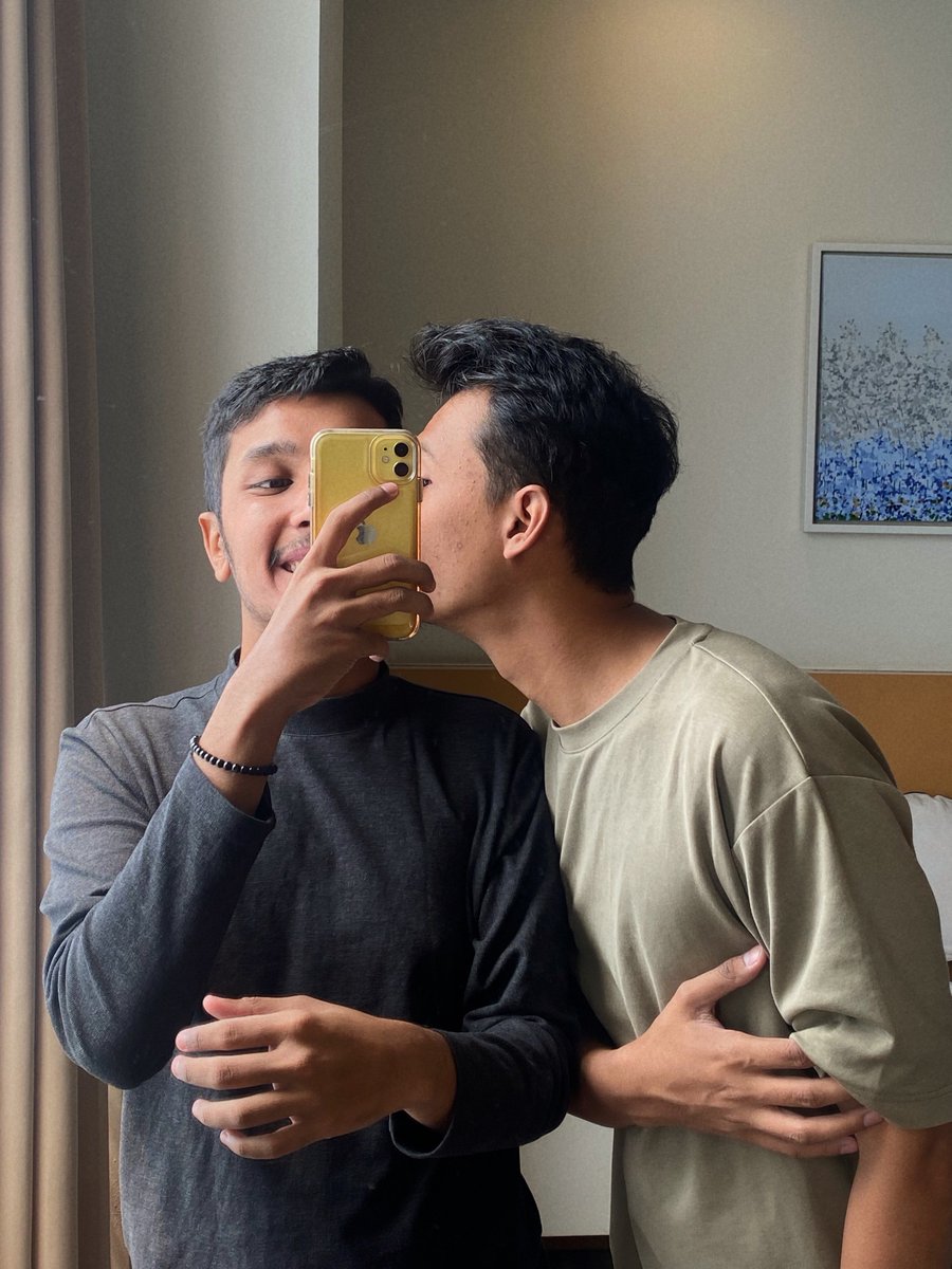 ariolagrandickk's tweet photo. happy valentine day 💘 https://t.co/FMFn9B9d8s