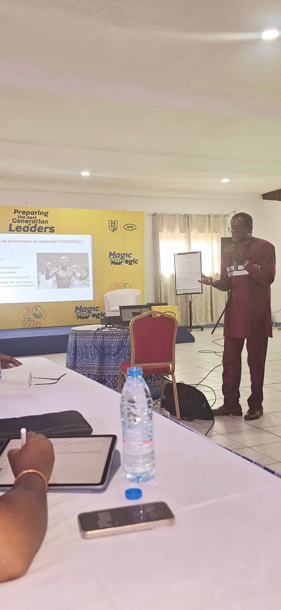 ctchamabe's tweet image. La team Marketing de @MTNCameroon s'est reunie dans le cadre de leur retraite stratégique 
Et à cette occasion le #PrBaYeBeck a entretenu les membres de l'équipe autour du sujet sur la
👉🏽Comment préparer 𝐥𝐚 𝐩𝐫𝐨𝐜𝐡𝐚𝐢𝐧𝐞 𝐆𝐞́𝐧𝐞́𝐫𝐚𝐭𝐢𝐨𝐧 𝐝𝐞 Leaders? 
#PlayToWin