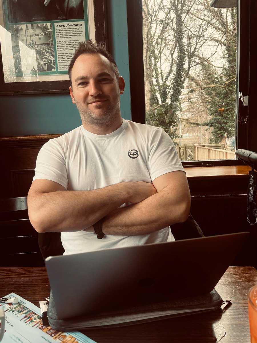 LostLittleMoons's tweet photo. Never a photo without the laptop on the go. Crypto and $LYNK never sleeps. https://t.co/WoZGlxC1Pj