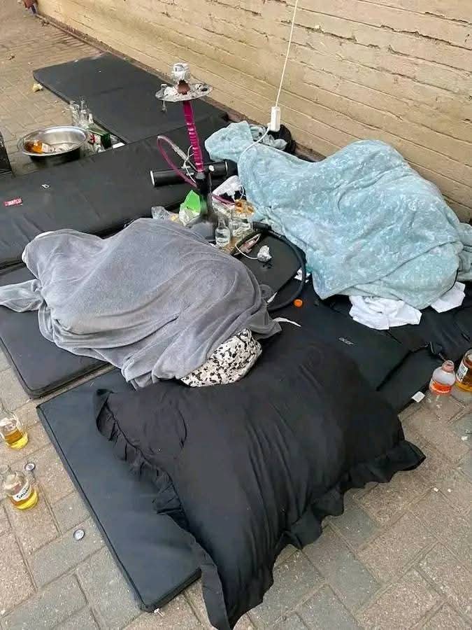 ApheleleJody's tweet photo. "Is really sad CPUT students are struggling to get accommodations so now some are sleeping on the streets " https://t.co/i1Rlj6j7Lt