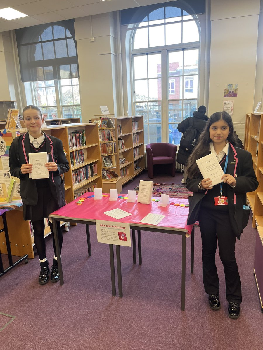 Happy Valentine’s Day! 💘Students enjoyed going on a ‘Blind Date with a Book’  in the library at break time.  Can you guess what the books are? 🤔📖