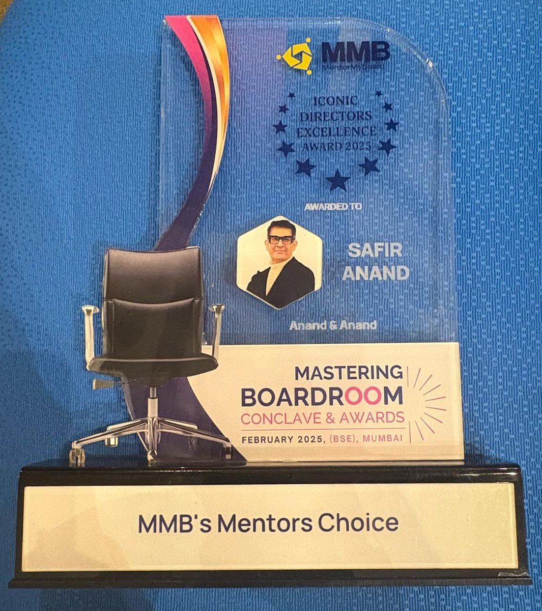 safiranand's tweet image. Got an award today from #MMB mastering boardroom at BSE for exemplary work on mentoring boards and directors. Thank you 
#Amishavora and @Vijaykiawaaz who presented this.