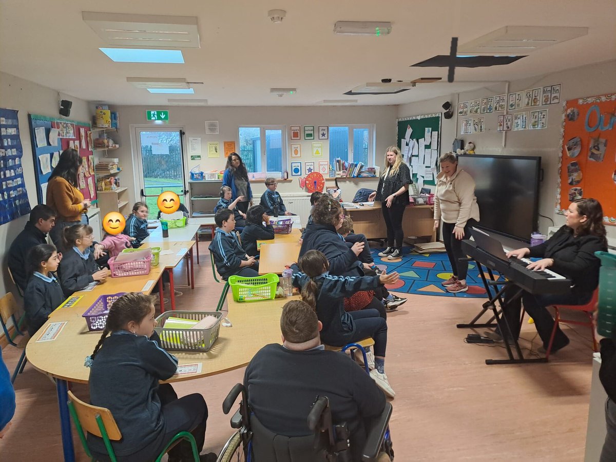 💕 What a way to spend a NSW day! 💕 Our first SingSpace session at St. Anne's school, Co. Clare 🙌 Thanks to the support of @RTEtoyshowappeal @CommunityfoundationfundIreland

#YouthSing #SingSpaces #EveryVoiceCounts #SingIreland #NSW2025 #EnhancingLivesThroughSinging