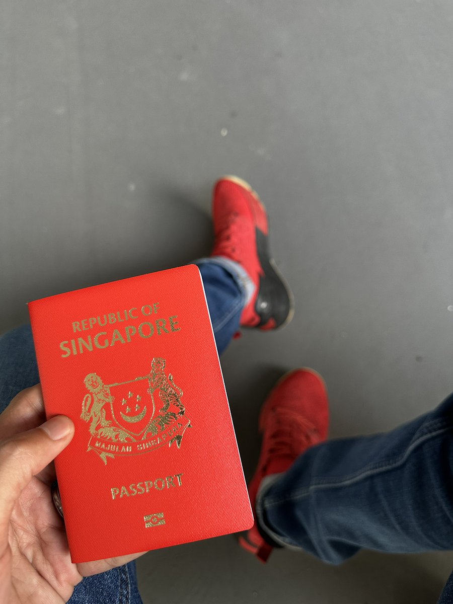 voidfetch's tweet photo. Ada beberapa alasan saya pindah kewarganegaraan jadi WNS. Dan saya yakin sudah banyak yang tahun benefits dari hidup di Singapore. 

Alasan paling kuat yaitu "PASSPORT".
Yang mau #KaburAjaDulu boleh simak.

From Dis.                                 To Dis. https://t.co/V1XCqBdqAe