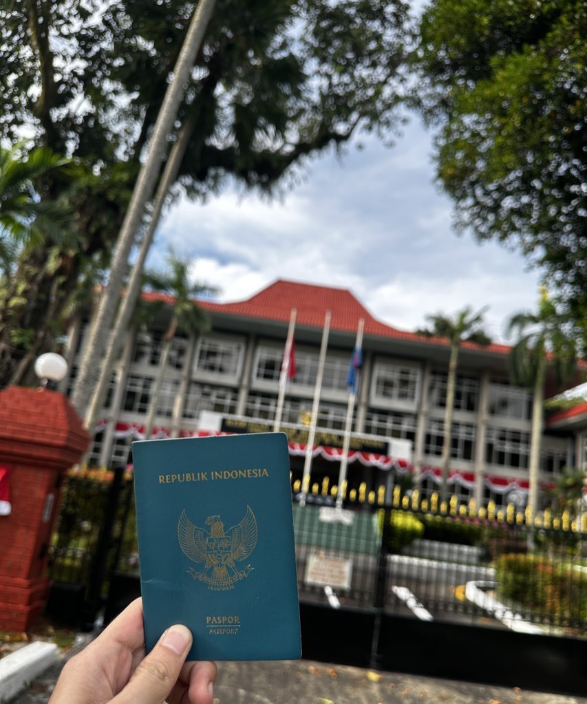 voidfetch's tweet photo. Ada beberapa alasan saya pindah kewarganegaraan jadi WNS. Dan saya yakin sudah banyak yang tahun benefits dari hidup di Singapore. 

Alasan paling kuat yaitu "PASSPORT".
Yang mau #KaburAjaDulu boleh simak.

From Dis.                                 To Dis. https://t.co/V1XCqBdqAe