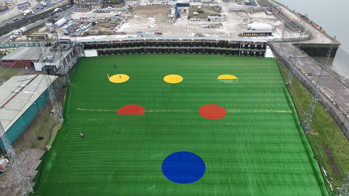🏌Complete resurface of one of the premier driving range facilities in the UK!

After constructing the original project of Greenwich Peninsula Driving Range in 2015, we are proud to announce we have recently revisited the facility to give it a new makeover and full resurface.