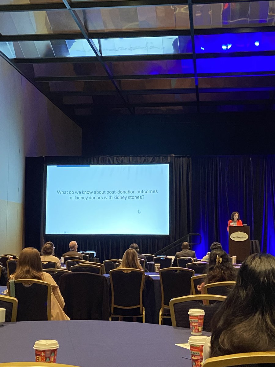 HommosMusab's tweet image. How to approach kidney donors with kidney stones? A great presentation by @keddis_mira at @MayoClinic Nephrology, Hypertension and Kidney Transplant update course 2025 to answer this question!