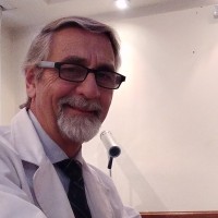SofiMarte69's tweet photo. Medico en #Argerich Dr Jorge #Plos una mierda, atiende mal, no recibe urgencias, es traumatólogo y lo unico que le interesa es estar de #Director del #Hospital 
Se graduo gracias a su padre #MILITAR 
Hizo residencia en el prestigioso HOSPITAL DE #CLINICAS acomodado por su padre https://t.co/UcmqM85FqF