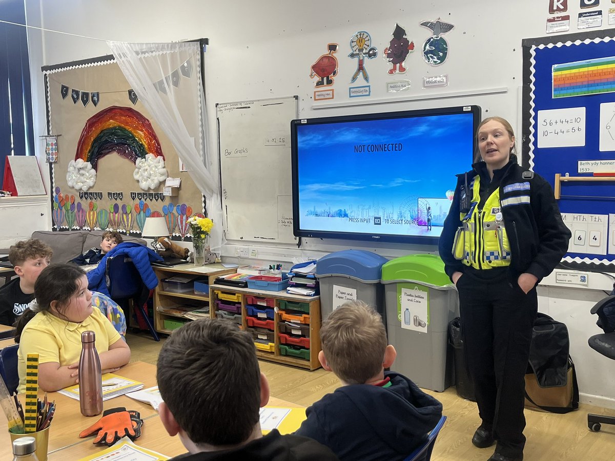 Diolch yn fawr PC Rachel supporting our Curriculum with important advice keeping learners safe. #clevernevergoes