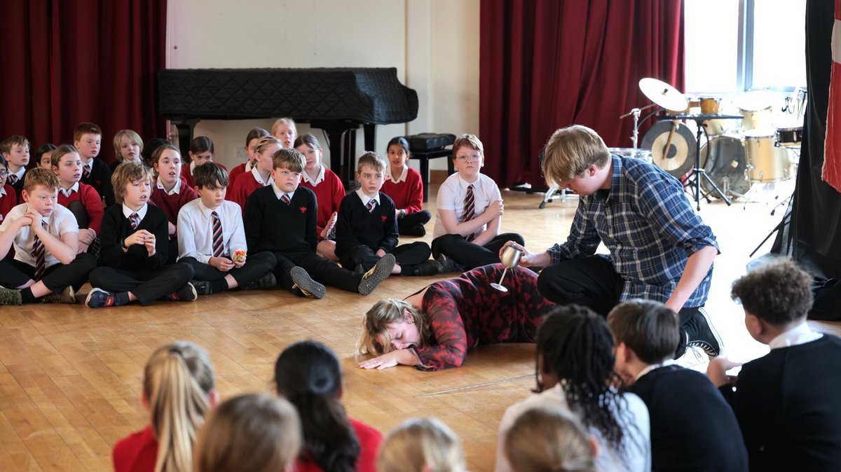 Bedford Modern (@bedfordmodern) on Twitter photo Year 6 students were enthralled today by <a href="/youngshakeco/">Young Shakespeare Co</a>'s performance of Hamlet. They spent the morning predicting, understanding and performing a complex Shakespearian plot and using the language of the time and reciting quotes they followed the story to its tragic ending. Year 6 students were enthralled today by <a href="/youngshakeco/">Young Shakespeare Co</a>'s performance of Hamlet. They spent the morning predicting, understanding and performing a complex Shakespearian plot and using the language of the time and reciting quotes they followed the story to its tragic ending.