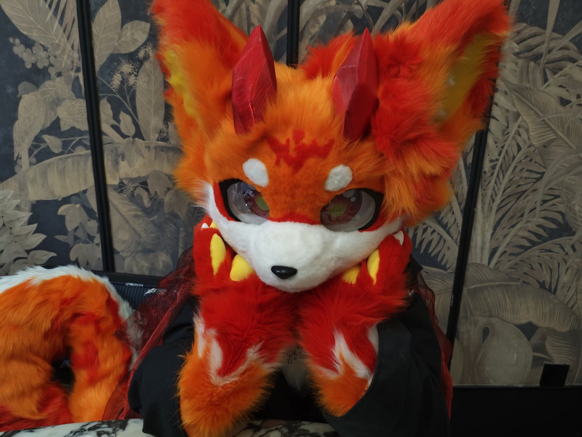 Not4orange's tweet image. 心事重重ing……
📷：ht&amp;amp;@uwu58741485 
#FursuitFriday #furry