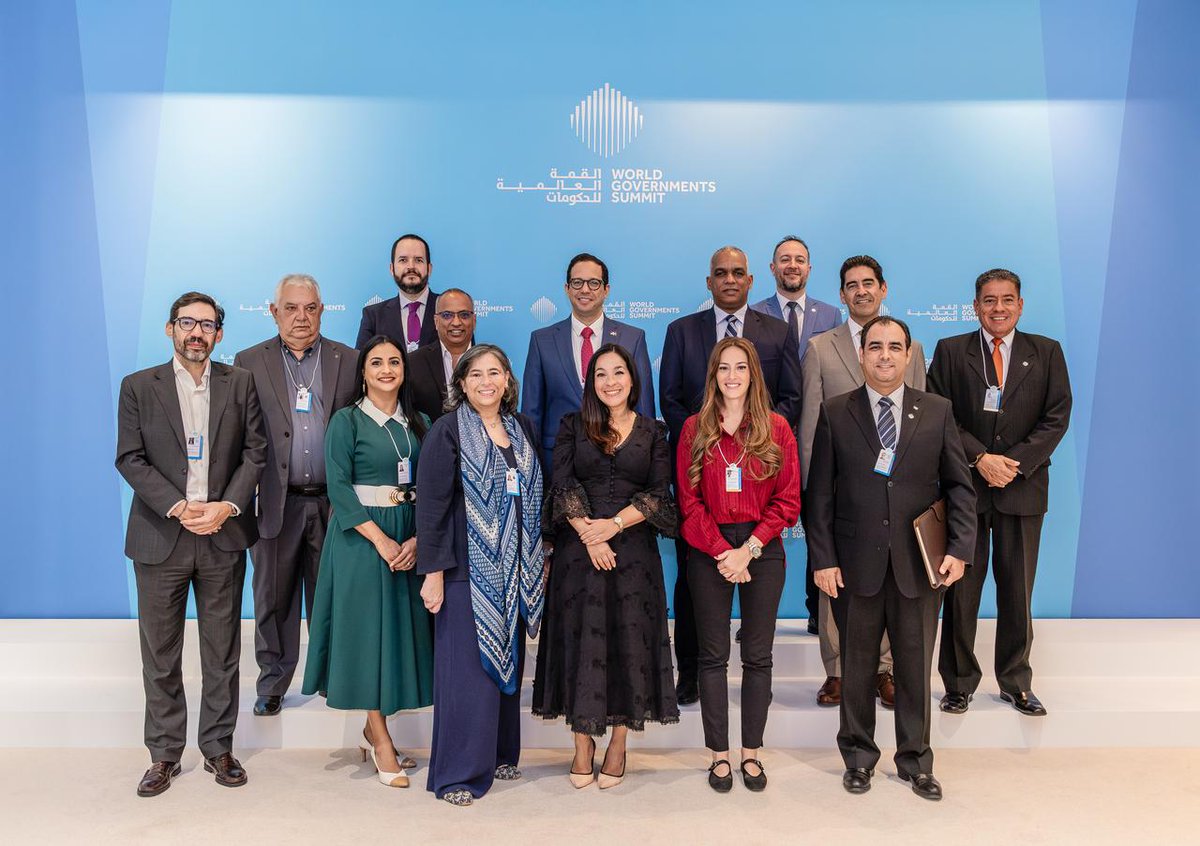 #WGS25 | La subsecretaria General de Gestión Gubernamental de la <a href="/Presidencia_Ec/">Presidencia Ecuador 🇪🇨</a>, <a href="/NikiCosta/">Domenica Costa</a>, participó en la mesa redonda “Gobernanza efectiva y resiliencia ante la crisis”, donde expuso el modelo de gobernanza de #EstadoAbiertoEc. 

𝐄𝐧𝐭𝐞́𝐫𝐚𝐭𝐞🔗 acortar.link/tVF3Zw