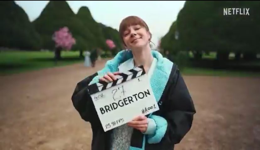 📸: Claudia Jessie nas gravações da quarta temporada de #Bridgerton 💘