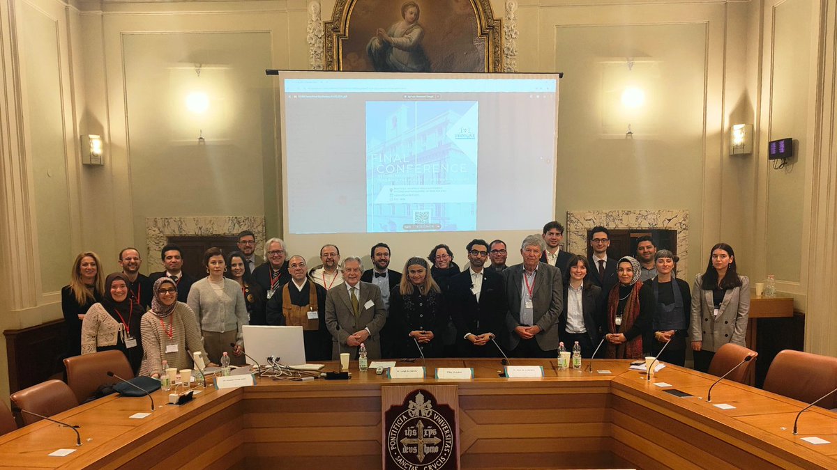 Os invitamos a dar la bienvenida al fin de semana recordando cómo transcurrió la Conferencia Final de <a href="/ProtoneProject/">ProtoneProject</a> en Roma. 👏 

El pasado 29 de enero, la <a href="/UniSantaCroce/">Pontificia Università della Santa Croce</a> acogió esta conferencia, organizada por <a href="/Istitutotevere/">Istituto Tevere</a>, <a href="/DialogPlatform/">Dialogue Platform</a> y <a href="/ArcoForum/">ARCO FORUM</a>.