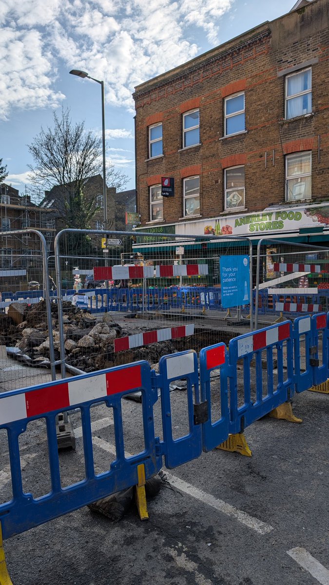 DanMortley_'s tweet photo. @BBCLondonNews They're not telling the truth. Most people still have either no water or very low pressure; they might as well have none. There's a new hole that's been dug on Anerley Road, and no one is working on it. I've also heard reports of other pipes bursting in different areas. https://t.co/U6Q0zFcEhw
