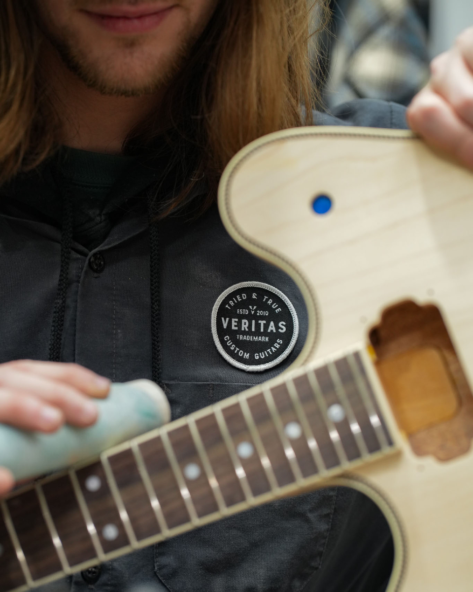 VeritasGuitars's tweet photo. Friday’s here! What’s the weekend looking like for you?

#veritasguitars #veritascustomguitars #intheshop #weekendvibes https://t.co/I6fJ78vFWf