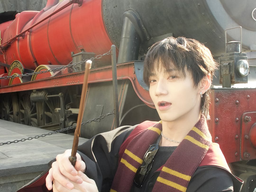 zaijunan's tweet photo. [📸] 250215 — polarix_zai instagram post~ seems he was at universal with xinche!

only the ones that come late are special
happy valentines day 👼🏹💘

thinking of you all~

#POLARIX #ZAI #宅 #지이 #翟浚安 #XINCHE #新澈 #신처 https://t.co/4zzUagoGyn