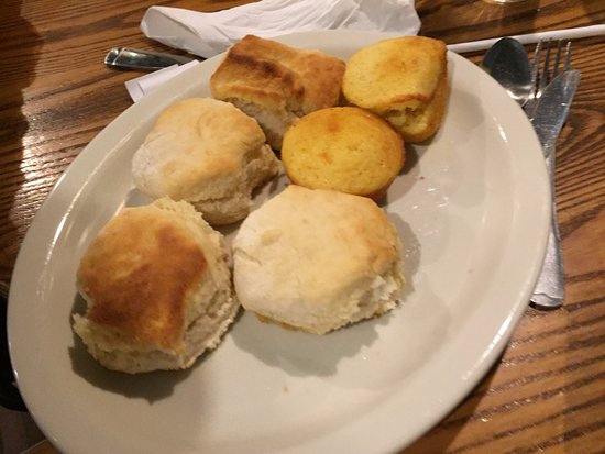 TroySoprano's tweet image. I miss posting bread and fries so here's some Cracker Barrel biscuits and cornbread for nostalgia sake #BreadPosting