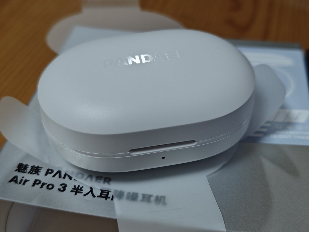 NellyTyre's tweet photo. bought the PANDAER Air Pros recently and this is photo of my Meizu 21 taken in macro mode #SelfLoveWithMeizu #ValentinesDay #meizu @MEIZU https://t.co/cvBzlqrJ2M