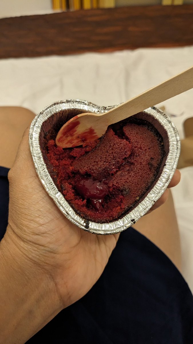 Domino's එකේ උන්ට අපිව Joke එකක් වෙලා.. 😒
Chocolate Lava Cake එකක් ඕඩර් කලාම මේ මගුලක් එවල..
අපිට වැලන්ටයින් නෑ යකූ... 🥴