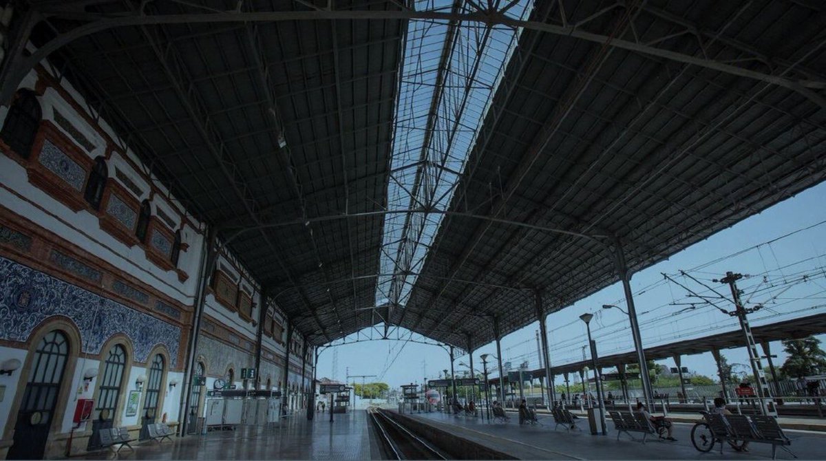 Adjudicamos el proyecto para rehabilitar la histórica estación de Jerez de la Frontera, Cádiz, un edificio emblemático de estilo neorrenacentista andaluz. 
Restauraremos las marquesinas y la fachada y ampliaremos el vestíbulo para responder al aumento de los viajeros.