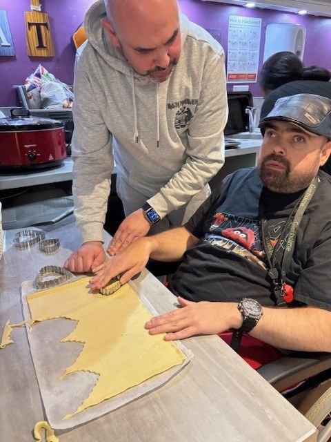GlenholmeGroup's tweet photo. Love is in the air at Haddon House! Residents have been making cards, painting hearts and baking jam tarts for Valentine's Day 🥰💖

#GlenholmeHealthcare #HaddonHouse #SpecialistCare #CareerInCare #ValentinesDay #GettingCreative https://t.co/WpgCnCg7gS