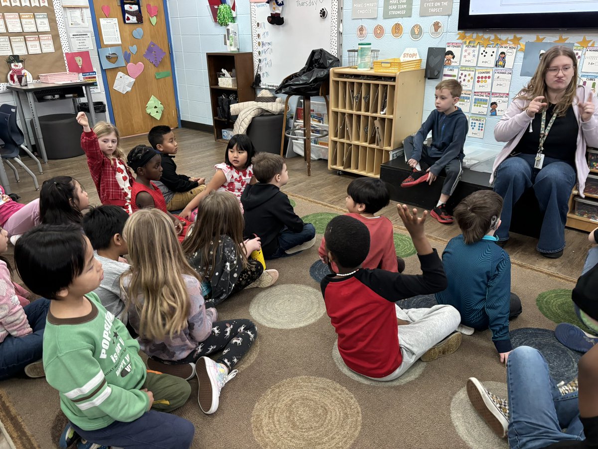 MrsSergentIn1st's tweet photo. Our Lighthouse Leader did a great job leading our class discussion about Kindness! We talked about how to be a good 💕 Valentine 💕 and friend.  I love these girls answer! @NatcherElem https://t.co/3xQ4iPEiRj