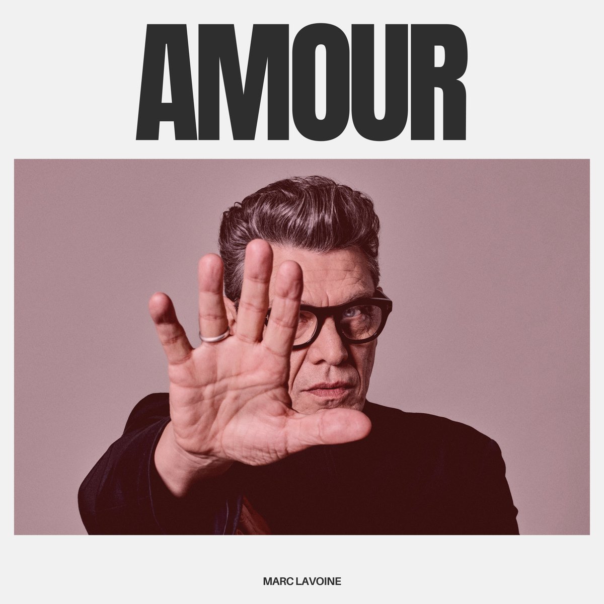 En ce jour où nous célébrons l’Amour, je me suis replongé dans mes plus sincères déclarations en chanson. Pour les écouter et vous accompagner en ce jour. Bonne fête à tous 💌 🏹MarcLavoine.lnk.to/Comme-jetaimeTP