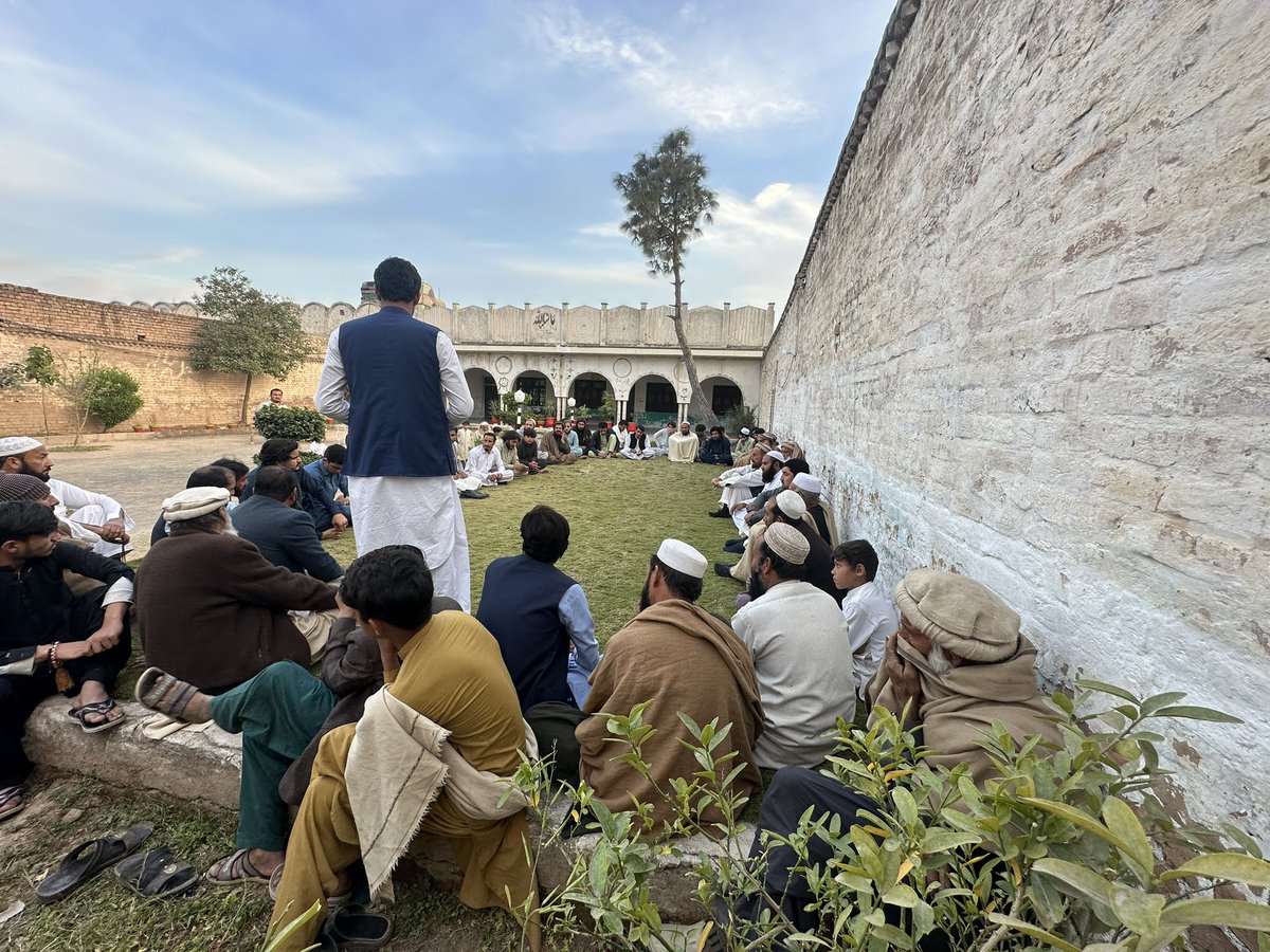 Sahibullahafri1's tweet photo. آج ضلع خیبر تحصیل باڑہ حلقہ پی کے ۷۱ موٹر کلی میں پاکستان تحریک انصاف ضلع خیبر کے سینئر نائب صدر صاحب اللہ افریدی کی قیادت میں موٹرکلی ورکرز کا میٹنگ ہوا 
موجودہ نمائندگان نے مشترکہ افریدی علاقہ اور ورکرز کی قربانیاں مکمل نظر انداز کئے ہے @JunaidAkbarMNA @ImranKhanPTI https://t.co/Mb0YaVs81R