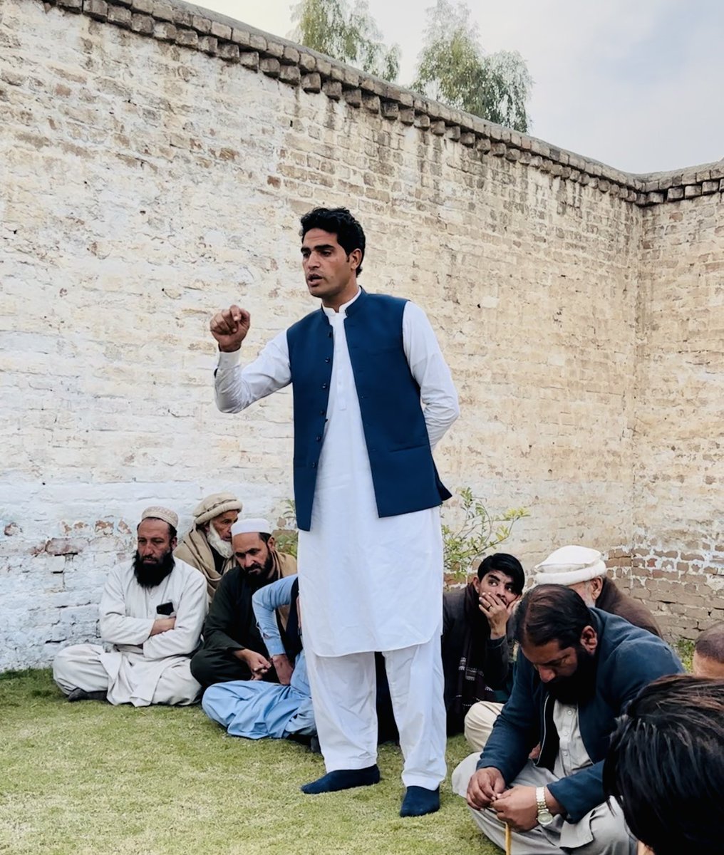 Sahibullahafri1's tweet photo. آج ضلع خیبر تحصیل باڑہ حلقہ پی کے ۷۱ موٹر کلی میں پاکستان تحریک انصاف ضلع خیبر کے سینئر نائب صدر صاحب اللہ افریدی کی قیادت میں موٹرکلی ورکرز کا میٹنگ ہوا 
موجودہ نمائندگان نے مشترکہ افریدی علاقہ اور ورکرز کی قربانیاں مکمل نظر انداز کئے ہے @JunaidAkbarMNA @ImranKhanPTI https://t.co/Mb0YaVs81R