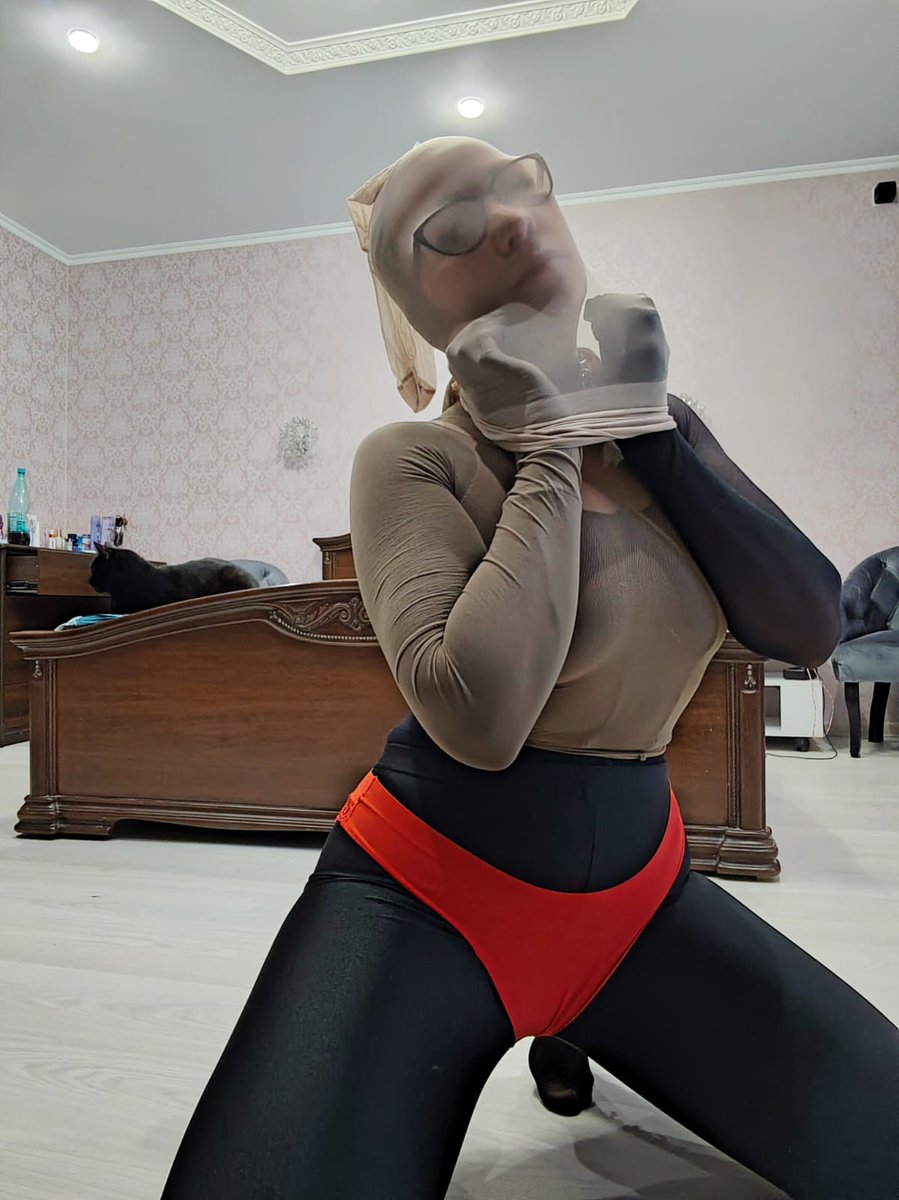 NylonLayered's tweet image. Может в рот??!