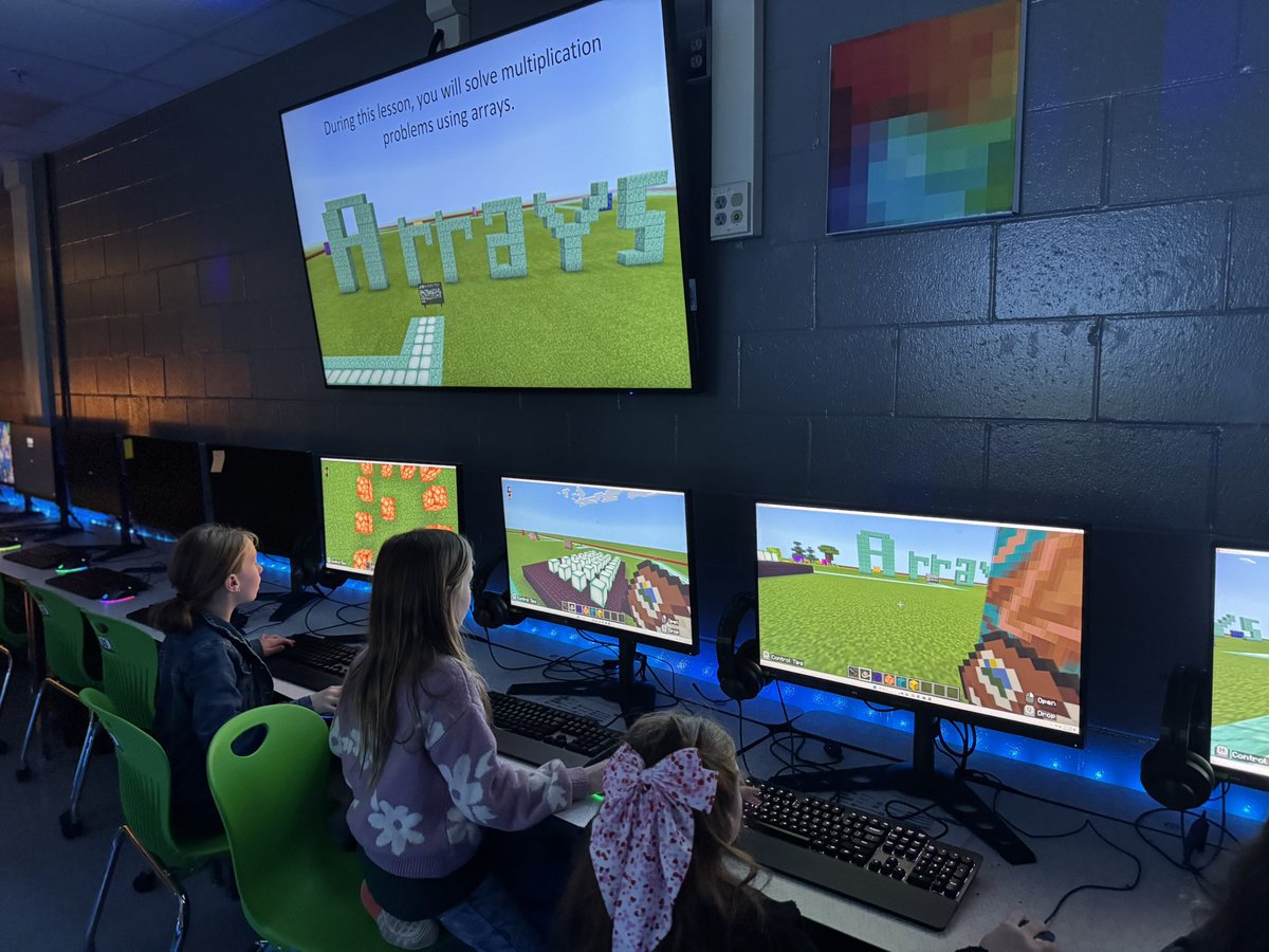 DCPSMinecraft's tweet image. This week @LorettoSchool had fun exploring different math concepts. 

@Nieb77 class enjoyed finding area &amp;amp; volume 🧱 🧊

Ms. Vogts class enjoyed practing building arrays and multiplication ✖️🧮