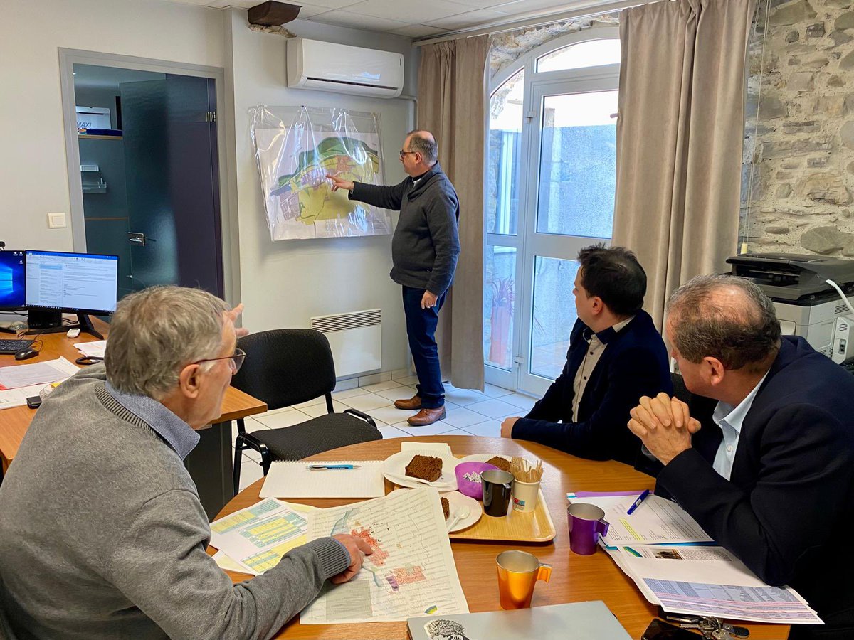 max_brisson's tweet photo. Accompagné de mon colistier Michaël Dessein, Maire d’Aste-Béon, je poursuis ma tournée des communes dans le piémont oloronnais.

Mille mercis à Jean Sarasola, Maire de Gurmençon, Philippe Hondareite, Maire d’Aren et Patrick Loustaunau, conseiller municipal d’Aren pour leur accueil chaleureux.

Tour d’horizon des projets respectifs des équipes municipales et remontées de terrain précieuses sur les problématiques scolaires et d’urbanismes.

#sénateurdeterrain
#laforcedenoscommunes