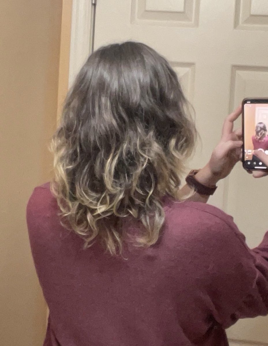 CryBaby_Charlie's tweet photo. as I’ve been growing my hair out, I’ve been taking progress pics pretty regularly, so i can see THIS!!!
growth from jan 2024-feb 2025. it’s getting so long!!!! https://t.co/yqyA1YoQIY