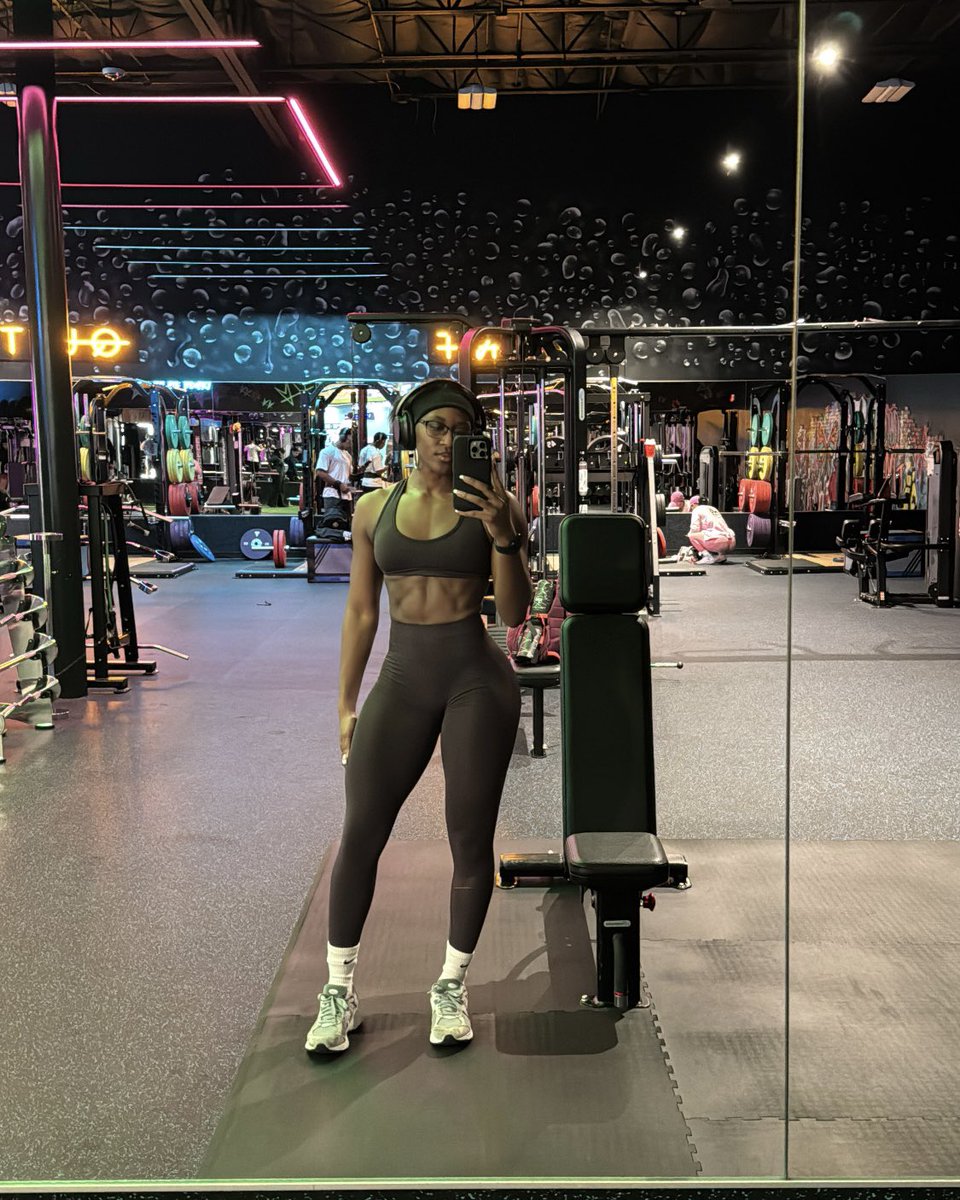 t_hoowww's tweet image. How tall do I look ?