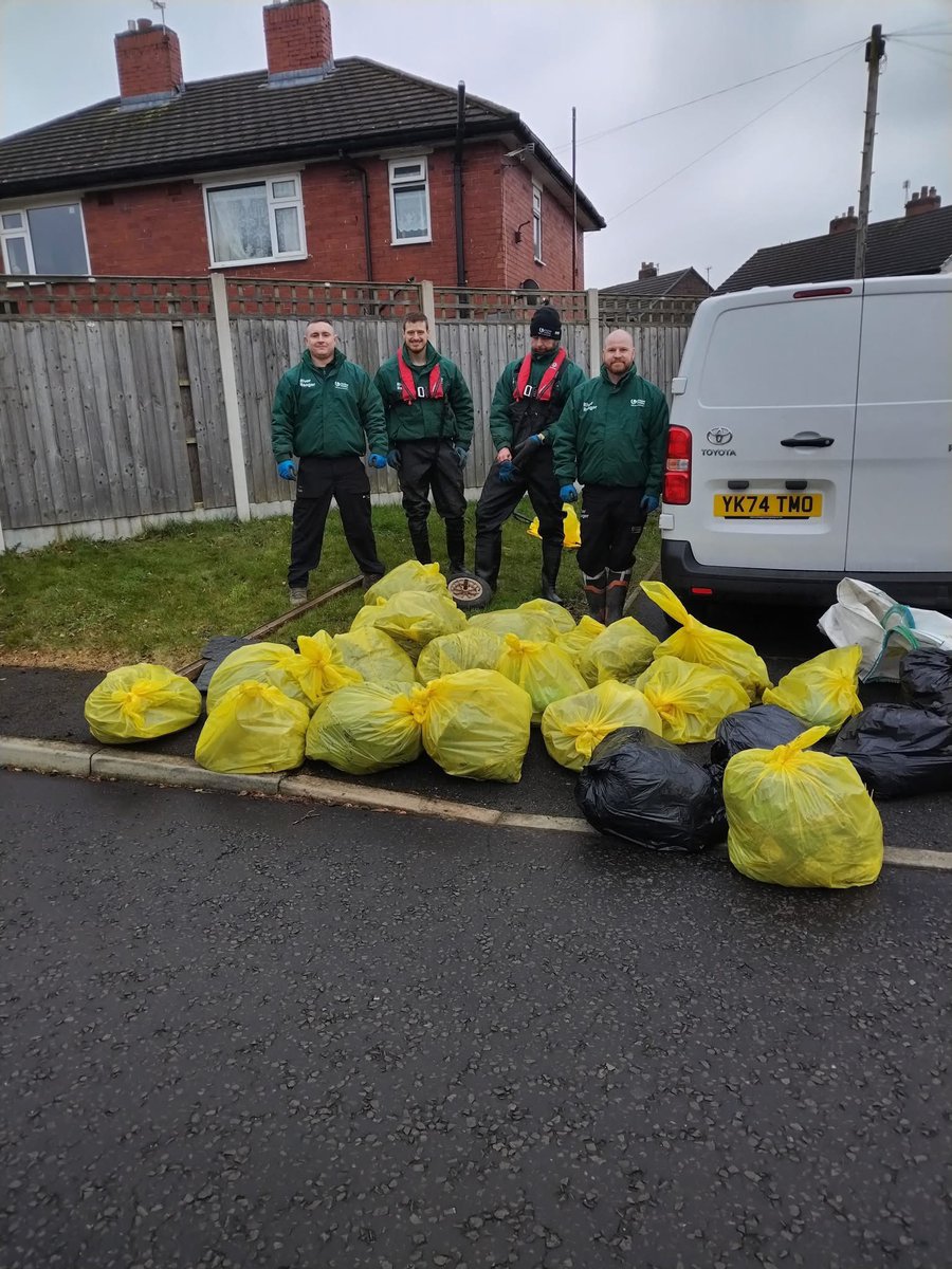 Keep Bury Clean 🌳 tweet media