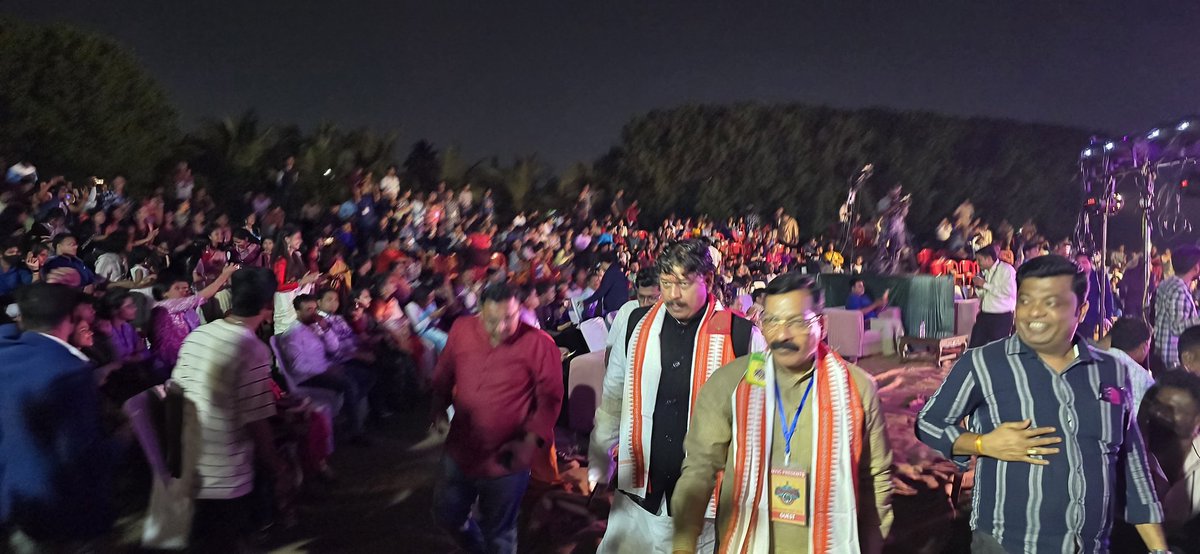 GMohapatraBjp's tweet photo. ପୁରୀ ଠାରେ ନ୍ୟାସନାଲ୍ ୟୁଥ ଇଣ୍ଟିଗ୍ରେଟେଡ ସେଣ୍ଟର ଦ୍ଵାରା ଆୟୋଜିତ #Glory_Fest-2025 ସାଂସ୍କୃତିକ ଉତ୍ସବ କାର୍ଯ୍ୟକ୍ରମରେ ପୂର୍ବତନ ବିଧାୟକ ଶ୍ରୀ ଜୟନ୍ତ କୁମାର ଷଡଙ୍ଗୀଙ୍କ ସହ ଯୋଗ ଦେଇ ପିଲାମାନଙ୍କୁ ଉତ୍ସାହିତ କରିବା ସହ ପୁରସ୍କାର ପ୍ରଦାନ କଲି l https://t.co/AildhGELS0