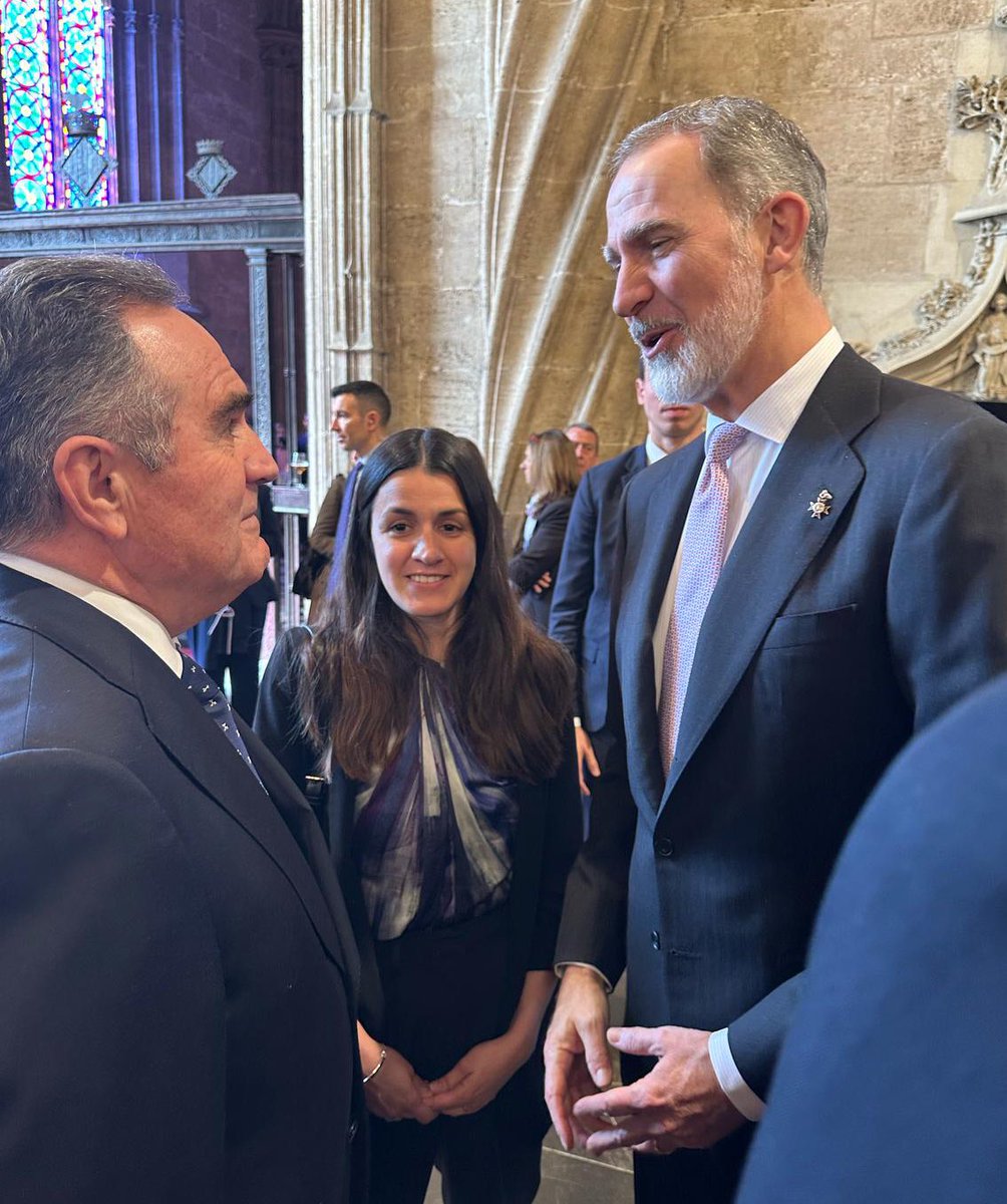 Gracias a S.M. el Rey por apoyar la investigación. Hoy en los <a href="/PremiosReiJaume/">Premios Rei Jaume I</a> con nuestra Jefa de grupo la valenciana Veronica Llorens Rico, investigadora Ramón y Cajal y <a href="/ERC_Research/">European Research Council (ERC)</a> y jurado de los premios.