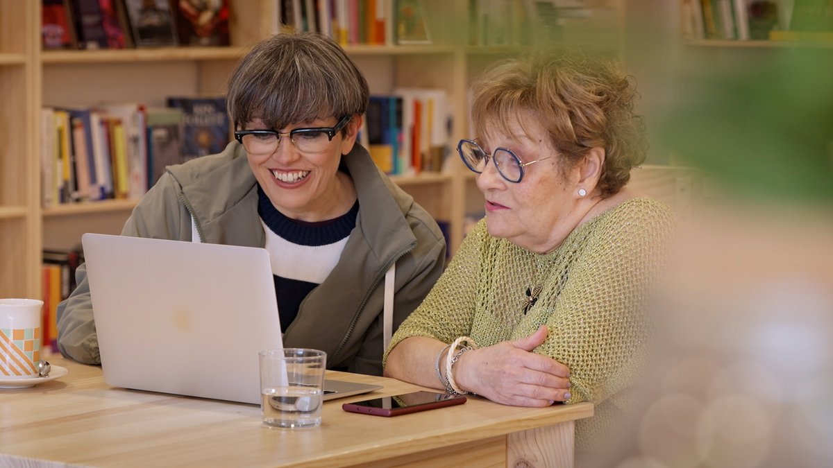 RTVECatalunya's tweet image. 🚙 Avui Thais Villas puja a la furgoneta d’#Enrouter en direcció al #Bages!

🧑‍💻 Allà descobreix com la #tecnologia han canviat la manera de crear i consumir cultura i entreteniment

👉 A les 10:30h a @La1_tve i també disponible a RTVE Play Catalunya
🔗 rtve.es/v/16286316