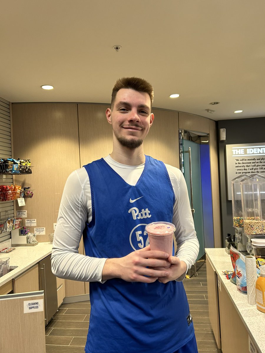 Pitt_FUEL's tweet photo. Valentine’s Day refuel and recovery with Pitt Hoops! 💘 #H2P https://t.co/wxloSvZjLn
